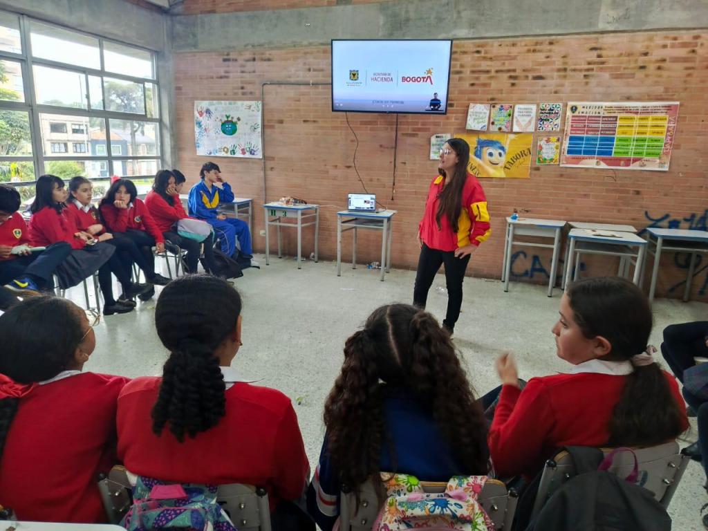 Actividad con estudiantes en colegio Tabora IED Engativá