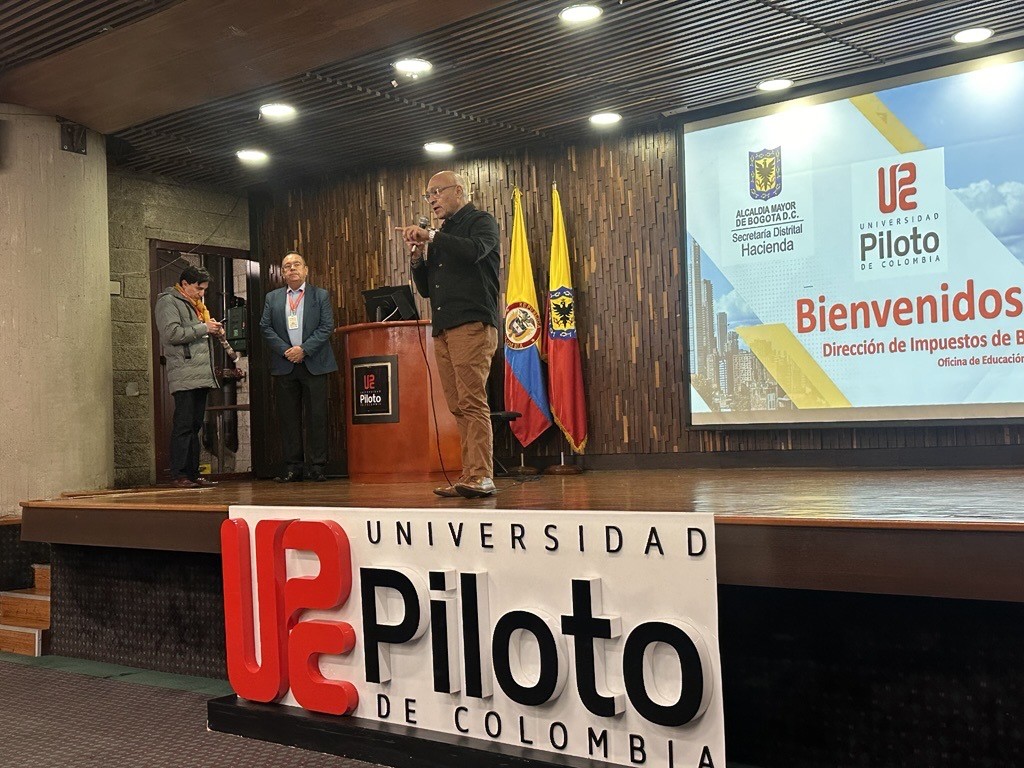 Charla universidad Piloto de Colombia 