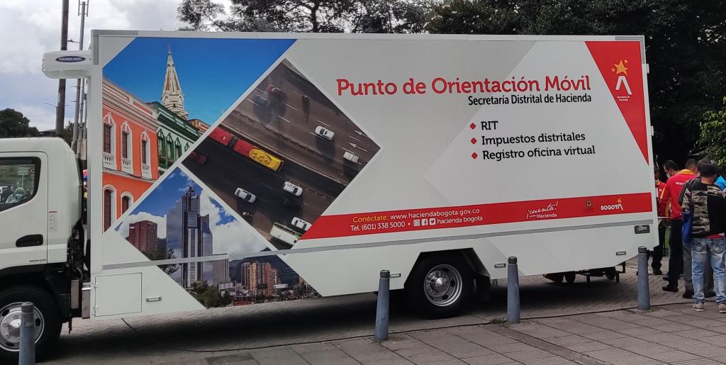 imagen bus con información de servicios de impuestos 