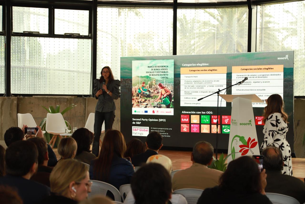 Imagen de expositores en el evento