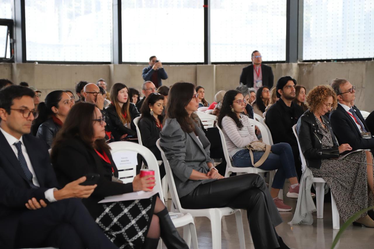 Imagen de expositores en el evento