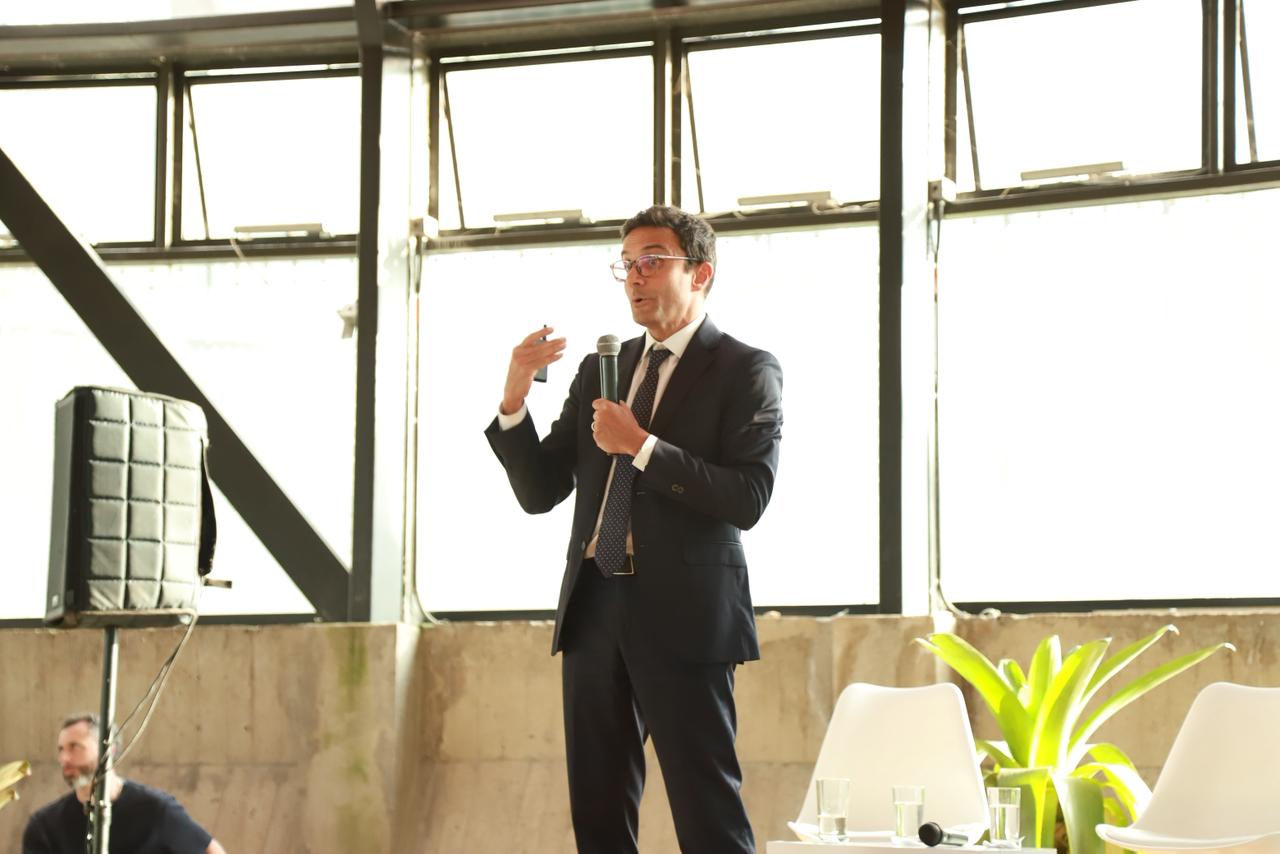 Imagen de expositores en el evento