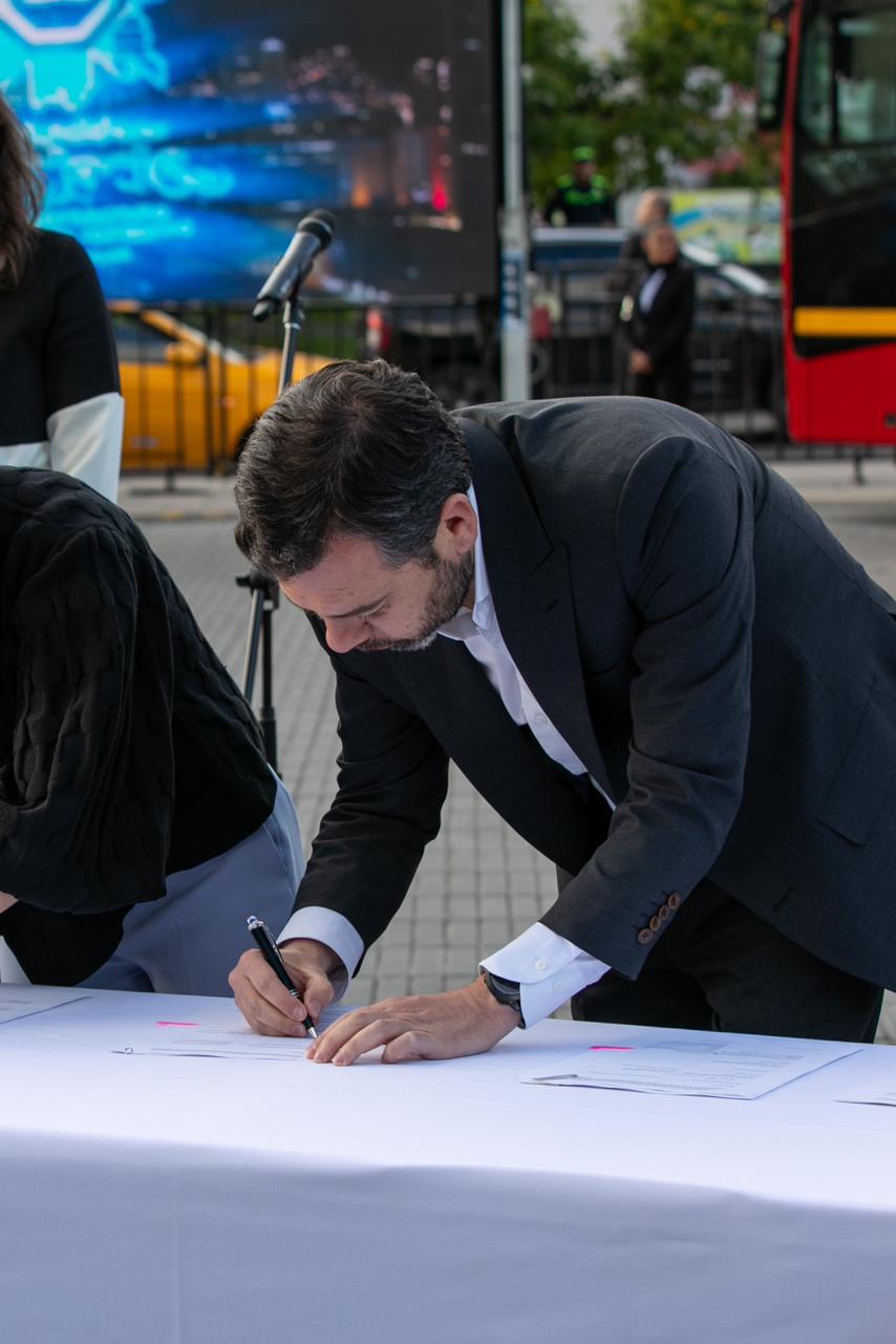 Imagen de la firma de los acuerdos