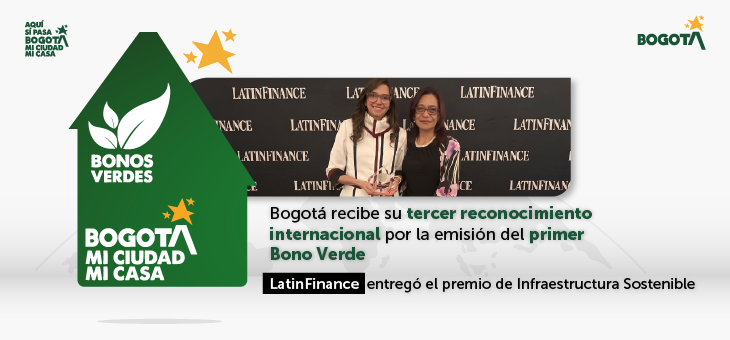Secretaria de Hacienda recibiendo premio por Bono Verde de Bogotá