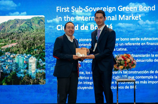 Foto de entrega del segundo premio
