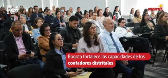 Imagen de personas en capacitación de IA