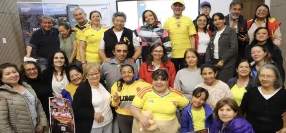 Foto con personas que viven en la localidad de Suba y asistieron al evento