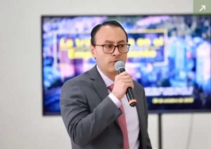 Imagen del director de impuestos de Bogotá