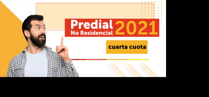 Hombre señalando el aviso del plazo para pargar el Predial 2021